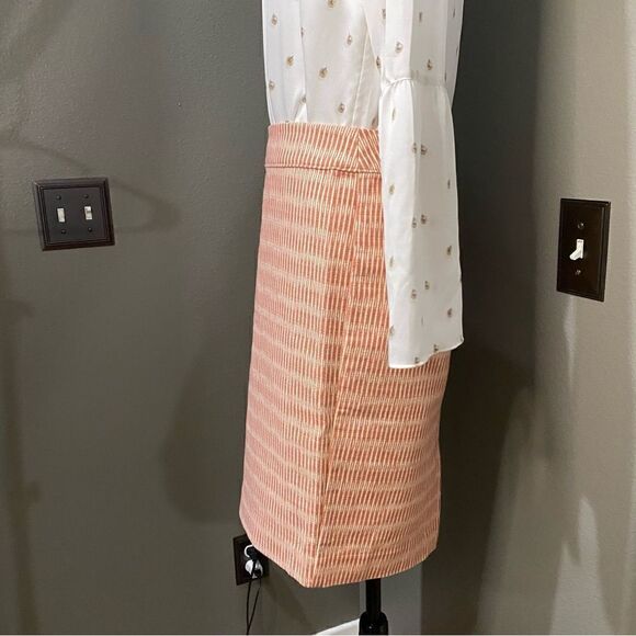 LOFT coral textured Pencil Skirt - Picture 4 of 12